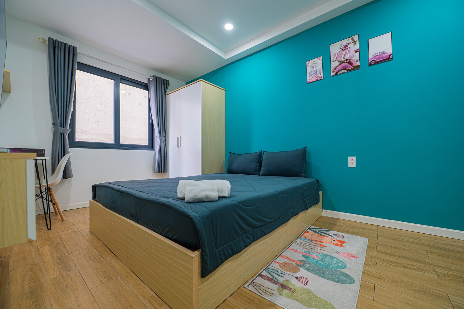 Studio 2.4 interior, photo 7 of 13