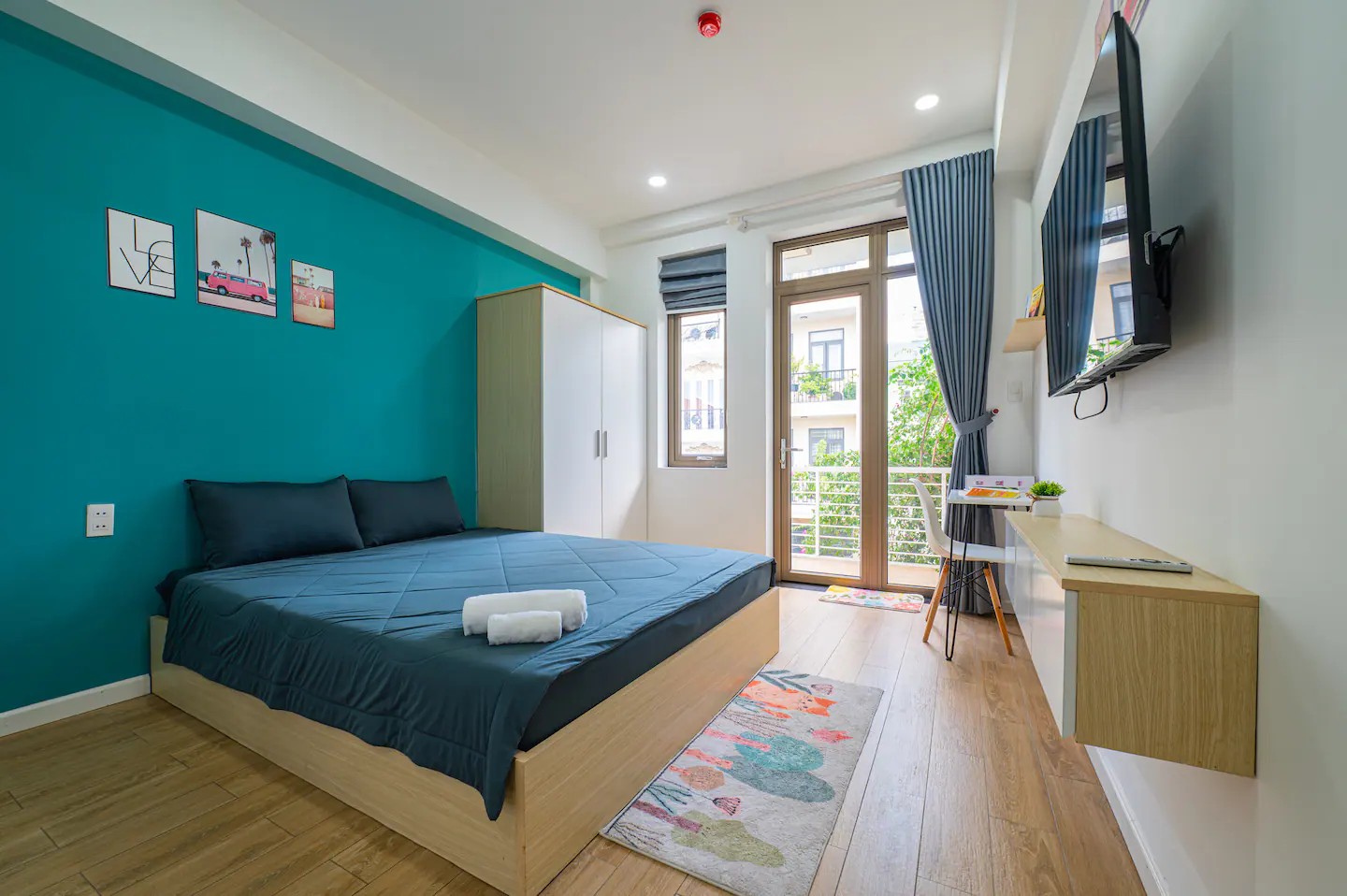 Studio 2.2 interior with queen bed and kitchenette
