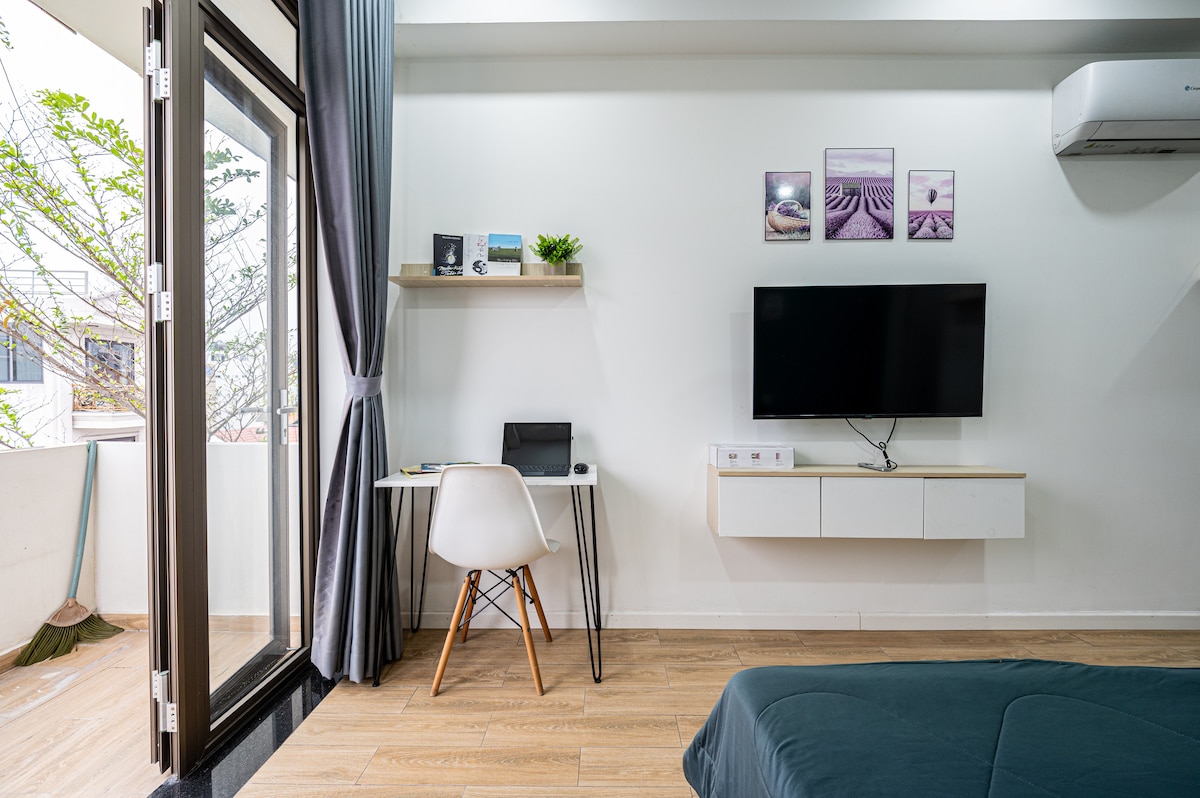 Studio 5.2 interior, photo 8 of 10